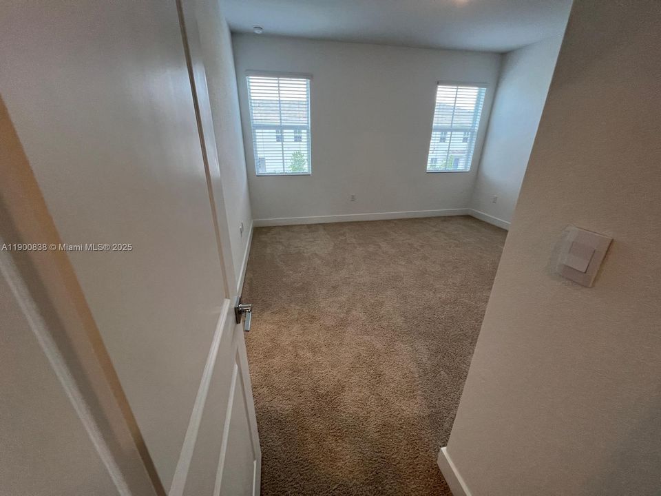 For Rent: $3,950 (4 beds, 3 baths, 1925 Square Feet)