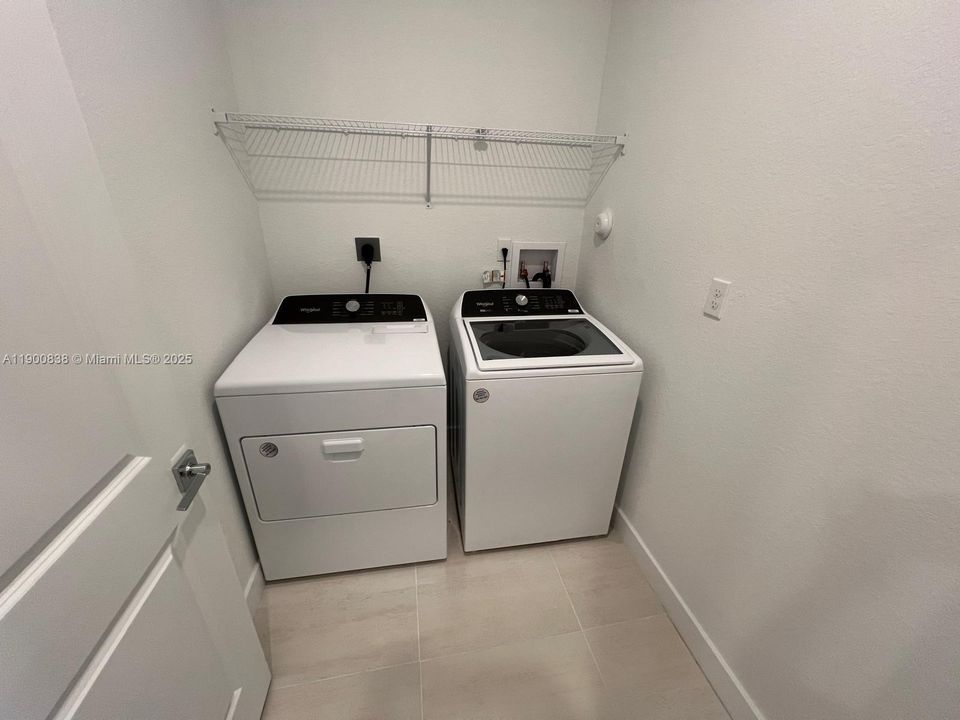 For Rent: $3,950 (4 beds, 3 baths, 1925 Square Feet)