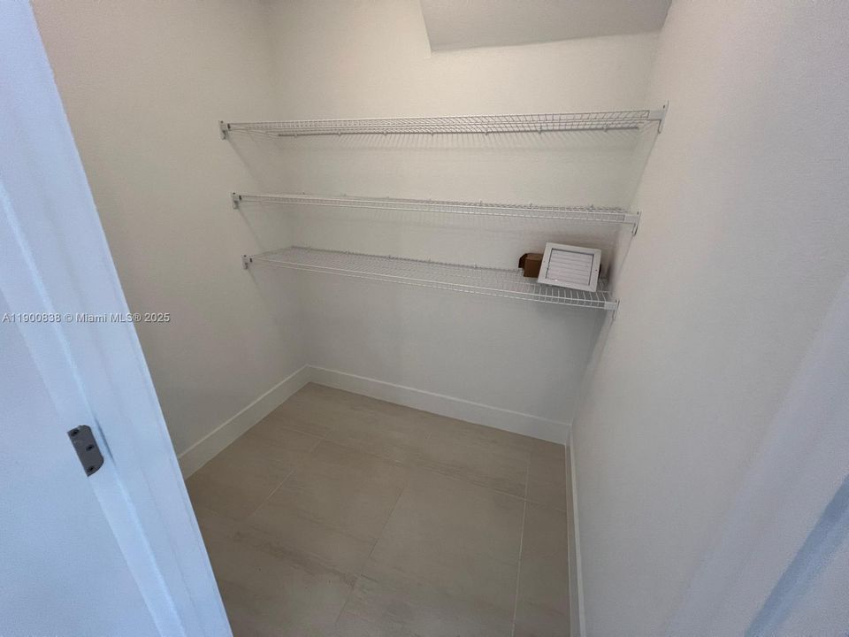 For Rent: $3,950 (4 beds, 3 baths, 1925 Square Feet)