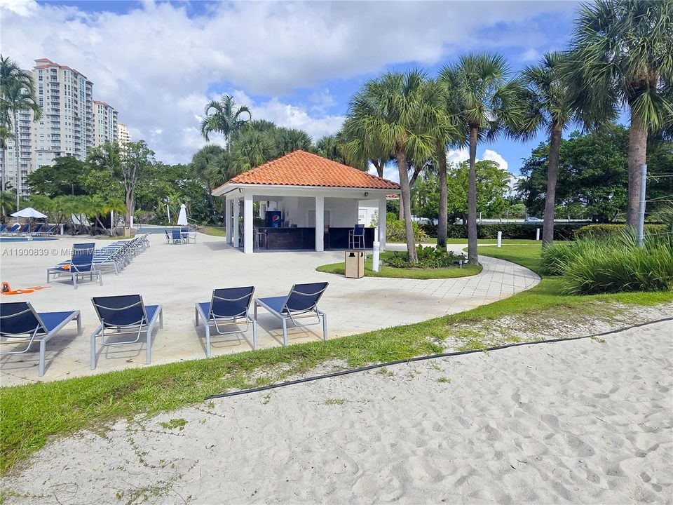 Active With Contract: $2,480 (1 beds, 2 baths, 990 Square Feet)