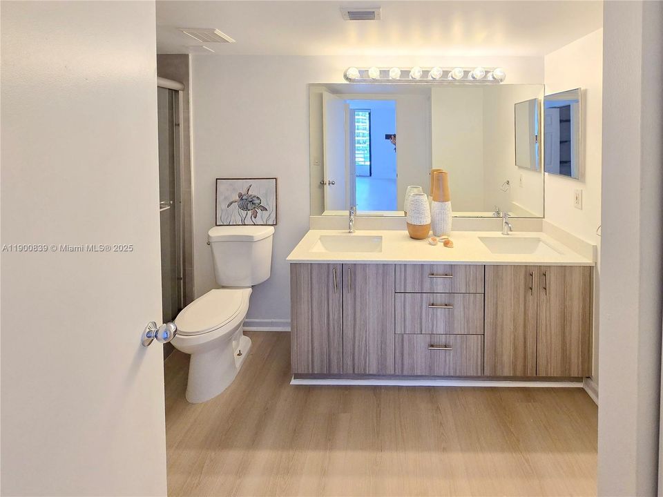 Active With Contract: $2,480 (1 beds, 2 baths, 990 Square Feet)