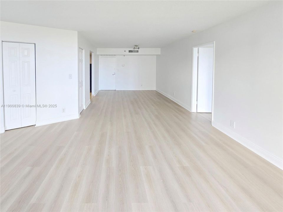 Active With Contract: $2,480 (1 beds, 2 baths, 990 Square Feet)