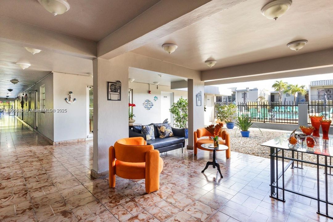 For Sale: $195,000 (1 beds, 1 baths, 620 Square Feet)