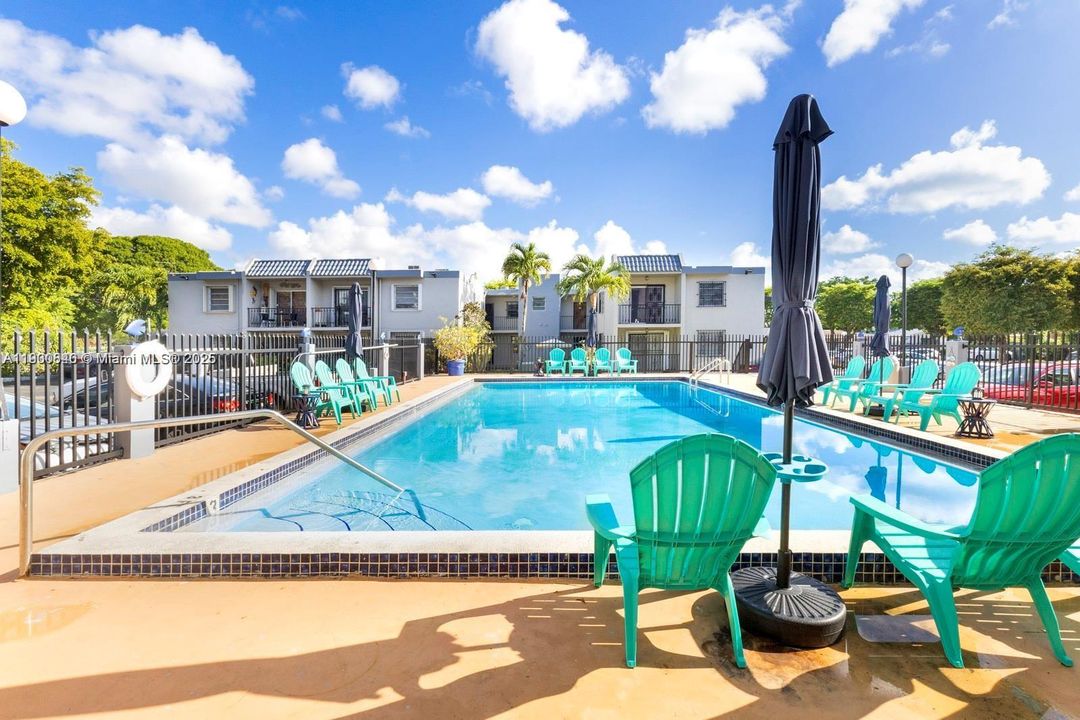 For Sale: $195,000 (1 beds, 1 baths, 620 Square Feet)