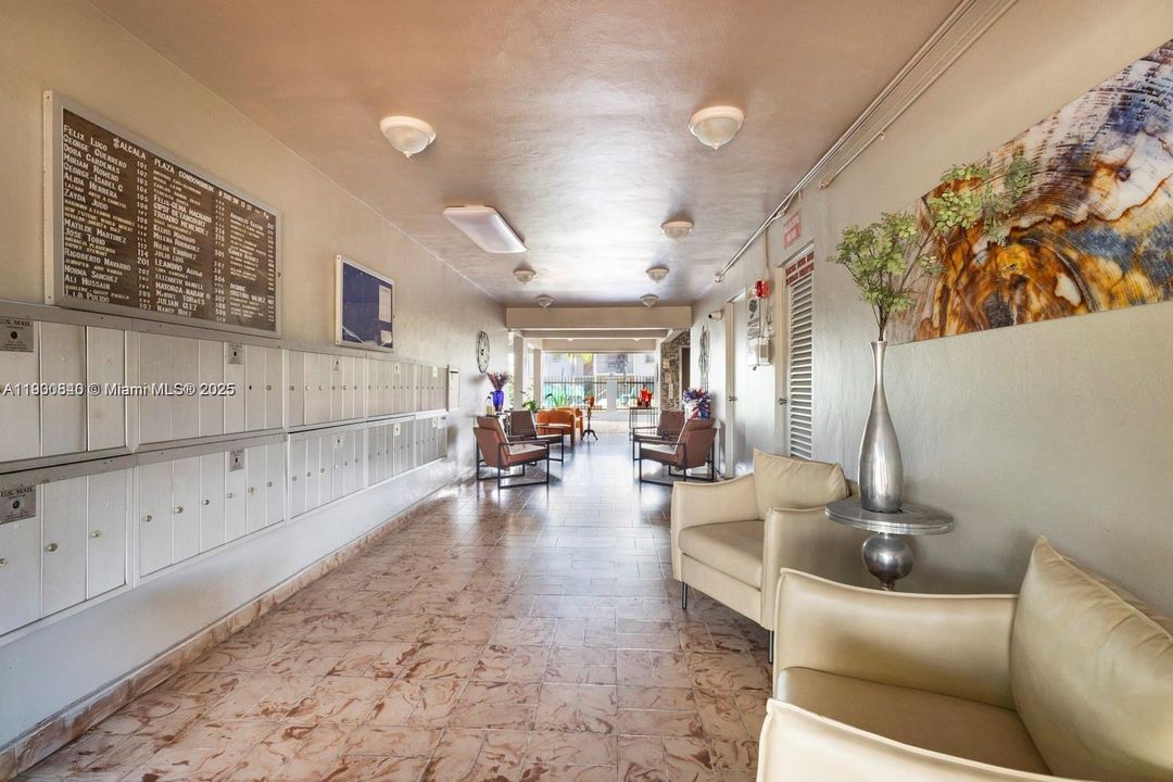 For Sale: $195,000 (1 beds, 1 baths, 620 Square Feet)