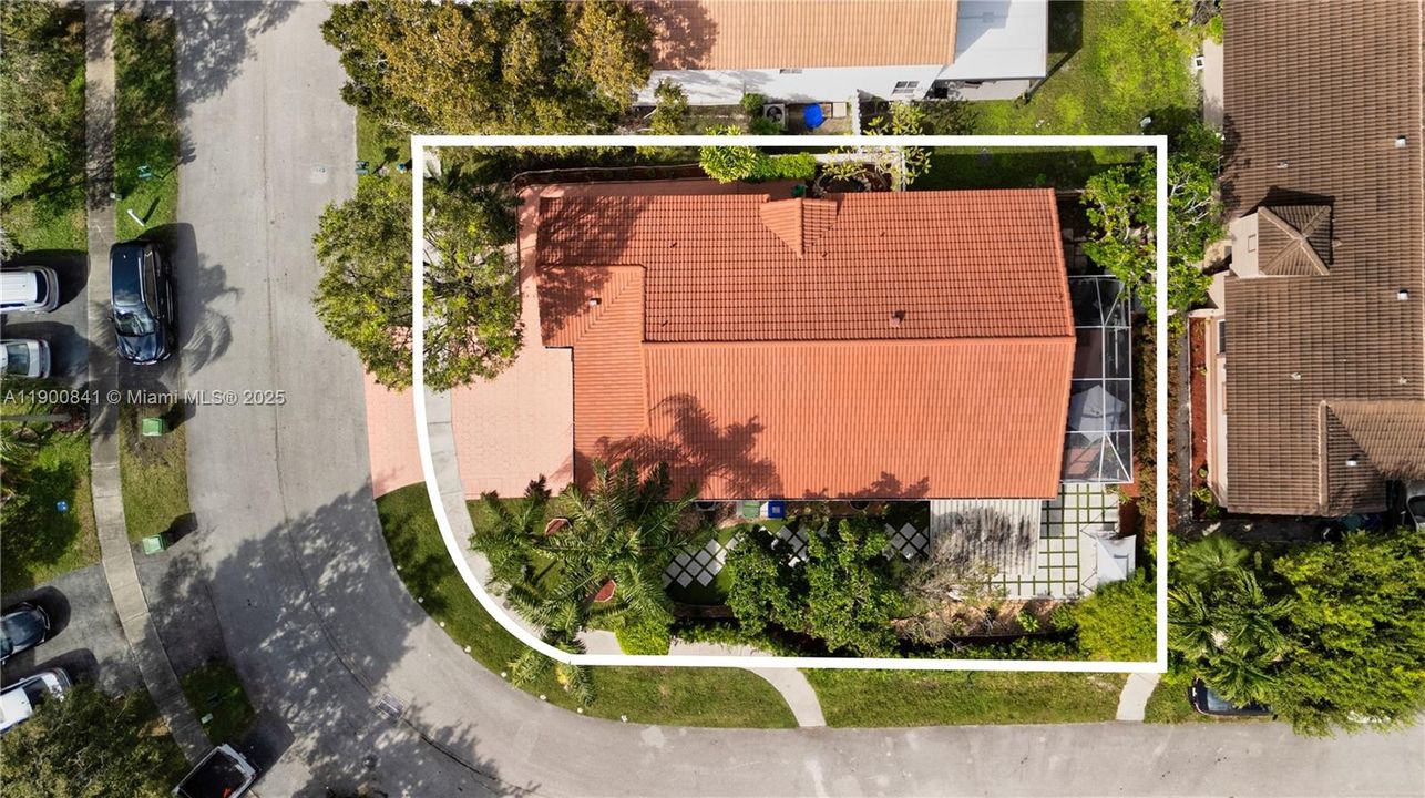 合同活跃: $615,000 (4 贝兹, 2 浴室, 1935 平方英尺)