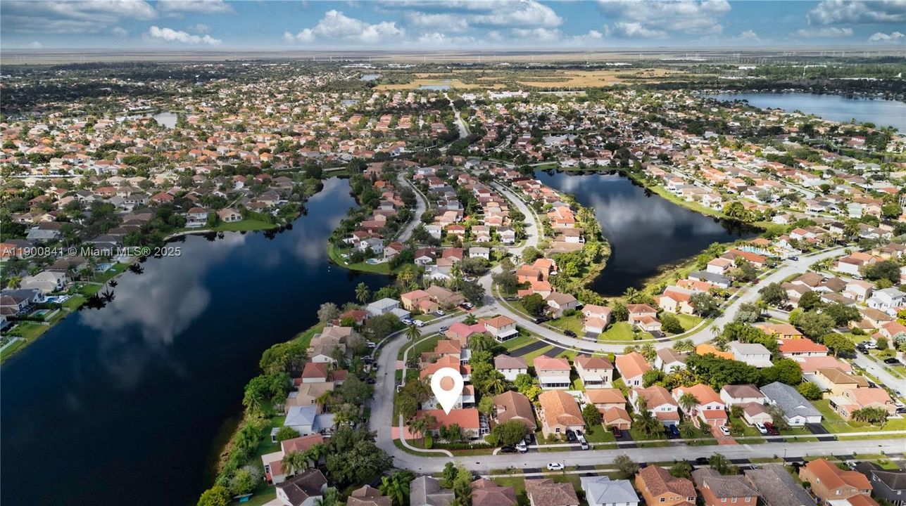 合同活跃: $615,000 (4 贝兹, 2 浴室, 1935 平方英尺)