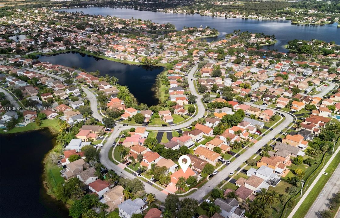 合同活跃: $615,000 (4 贝兹, 2 浴室, 1935 平方英尺)