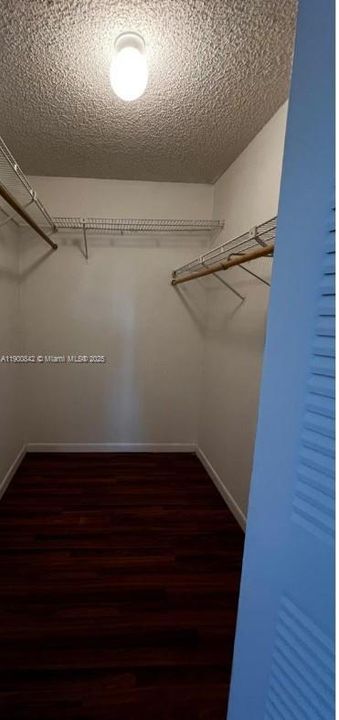 For Rent: $2,200 (2 beds, 2 baths, 870 Square Feet)