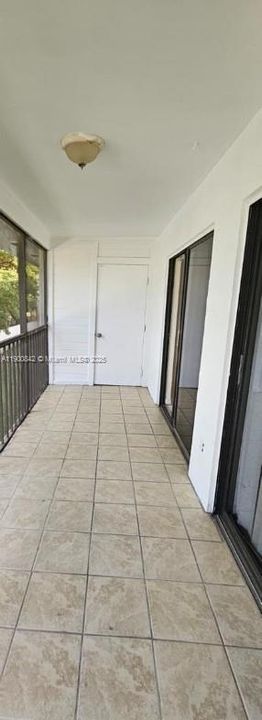 For Rent: $2,200 (2 beds, 2 baths, 870 Square Feet)