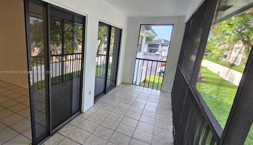 For Rent: $2,200 (2 beds, 2 baths, 870 Square Feet)