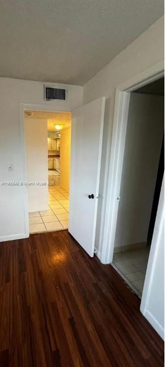 For Rent: $2,200 (2 beds, 2 baths, 870 Square Feet)