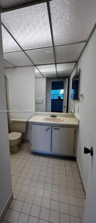 For Rent: $2,200 (2 beds, 2 baths, 870 Square Feet)