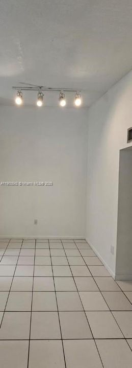 For Rent: $2,200 (2 beds, 2 baths, 870 Square Feet)