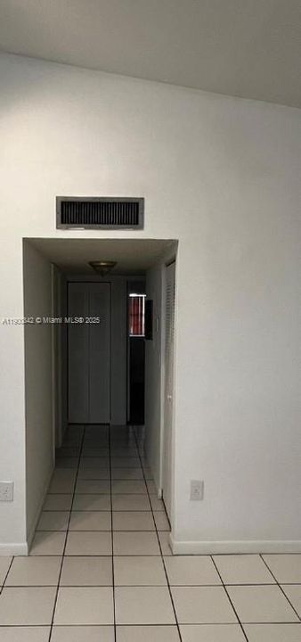 For Rent: $2,200 (2 beds, 2 baths, 870 Square Feet)