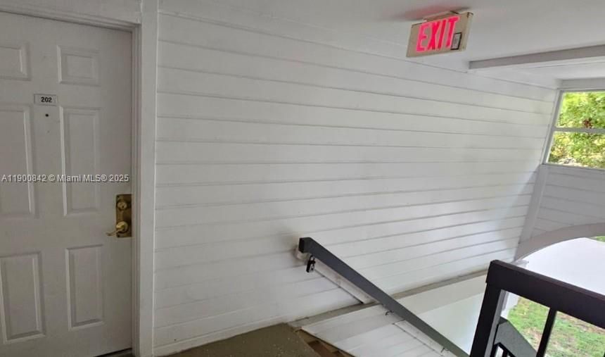 For Rent: $2,200 (2 beds, 2 baths, 870 Square Feet)