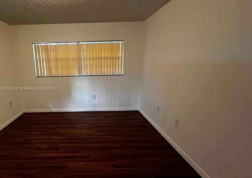For Rent: $2,200 (2 beds, 2 baths, 870 Square Feet)