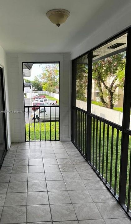 For Rent: $2,200 (2 beds, 2 baths, 870 Square Feet)