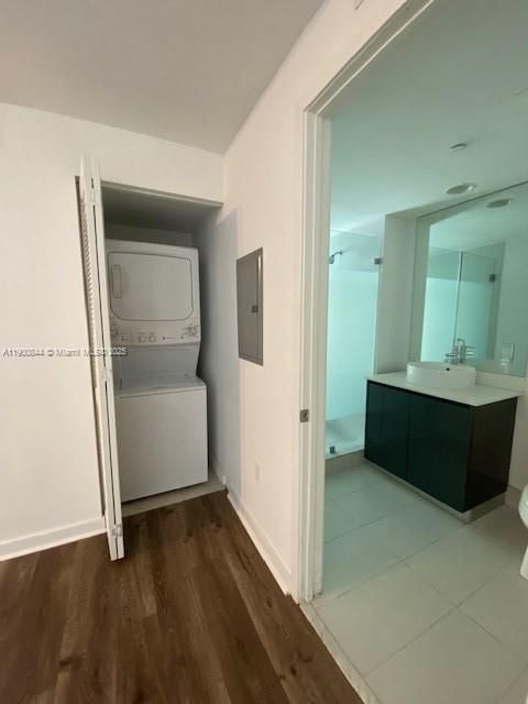 For Rent: $2,800 (1 beds, 1 baths, 852 Square Feet)