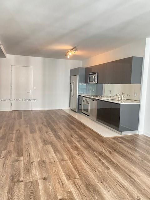 For Rent: $2,800 (1 beds, 1 baths, 852 Square Feet)
