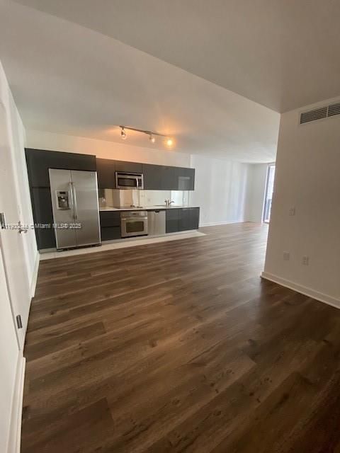 For Rent: $2,800 (1 beds, 1 baths, 852 Square Feet)