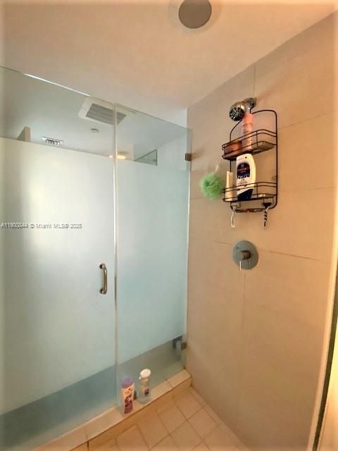 For Rent: $2,800 (1 beds, 1 baths, 852 Square Feet)