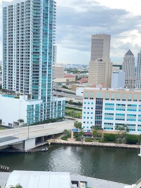 For Rent: $2,800 (1 beds, 1 baths, 852 Square Feet)