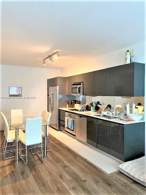 For Rent: $2,800 (1 beds, 1 baths, 852 Square Feet)