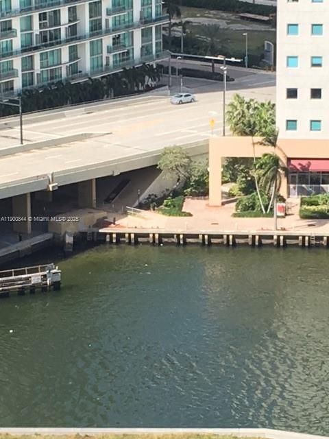 For Rent: $2,800 (1 beds, 1 baths, 852 Square Feet)