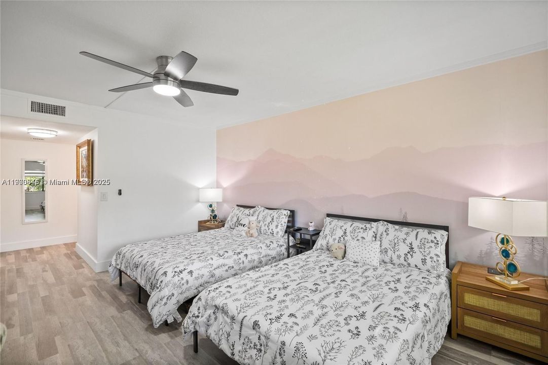 For Sale: $365,000 (2 beds, 2 baths, 1220 Square Feet)