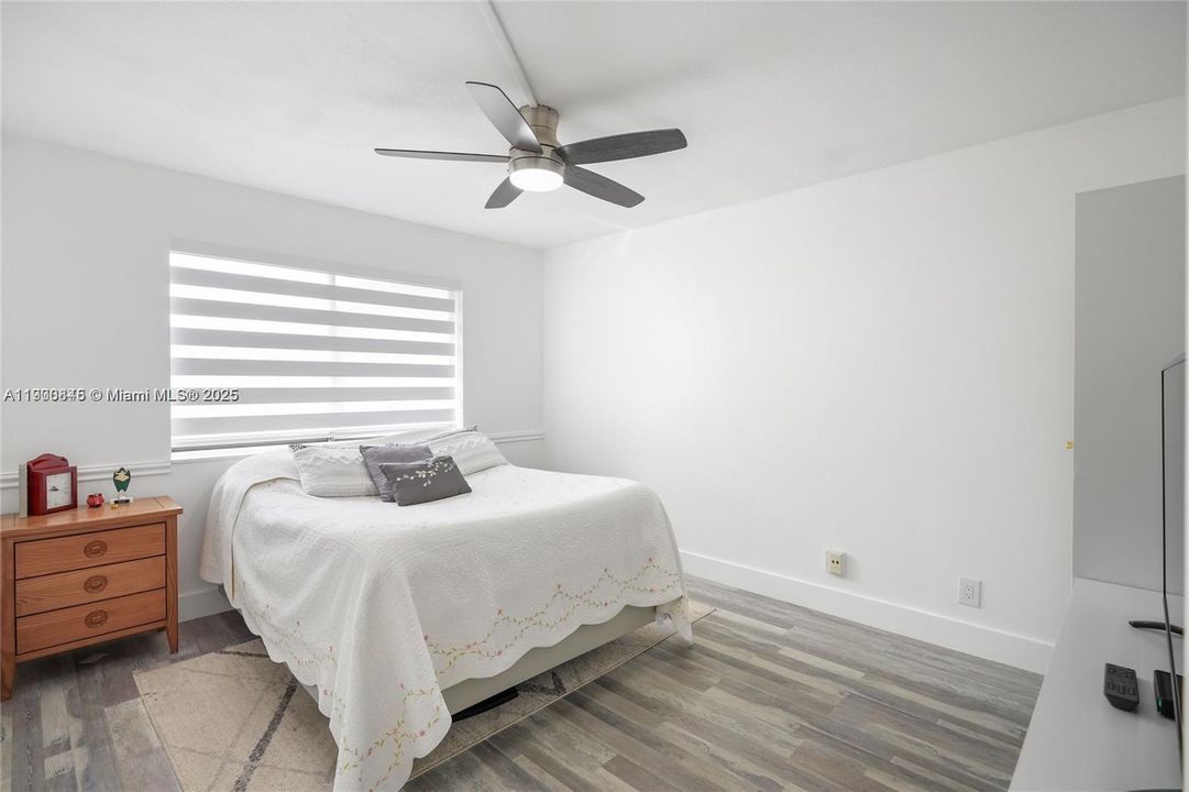 For Sale: $365,000 (2 beds, 2 baths, 1220 Square Feet)