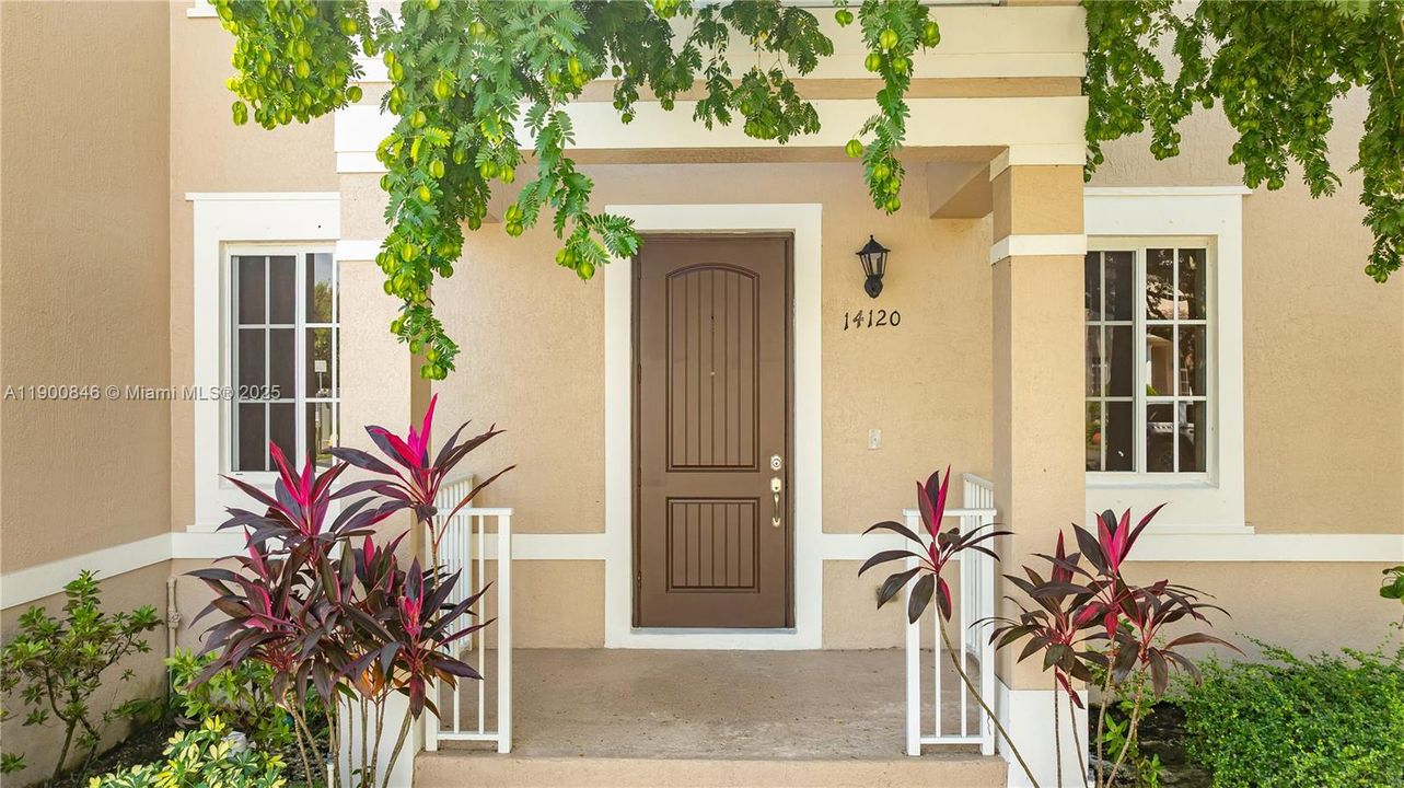 Active With Contract: $350,000 (3 beds, 2 baths, 1580 Square Feet)