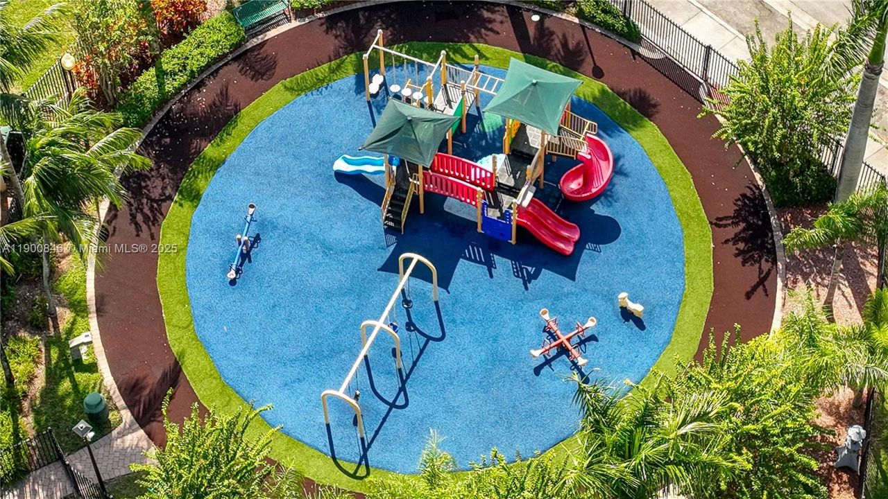 Active With Contract: $350,000 (3 beds, 2 baths, 1580 Square Feet)