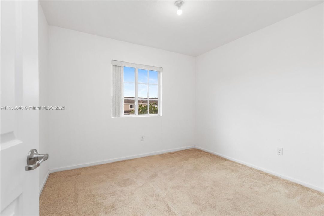 Active With Contract: $350,000 (3 beds, 2 baths, 1580 Square Feet)