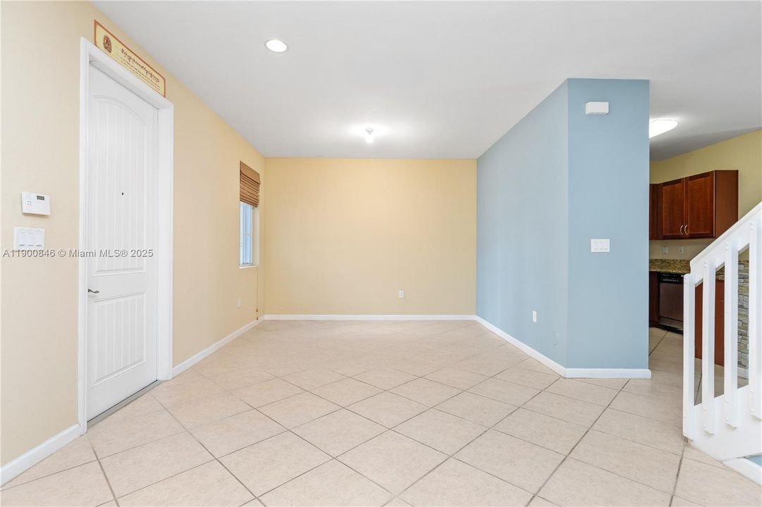 Active With Contract: $350,000 (3 beds, 2 baths, 1580 Square Feet)