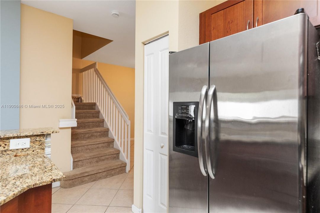 Active With Contract: $350,000 (3 beds, 2 baths, 1580 Square Feet)