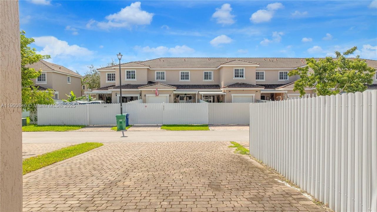 Active With Contract: $350,000 (3 beds, 2 baths, 1580 Square Feet)