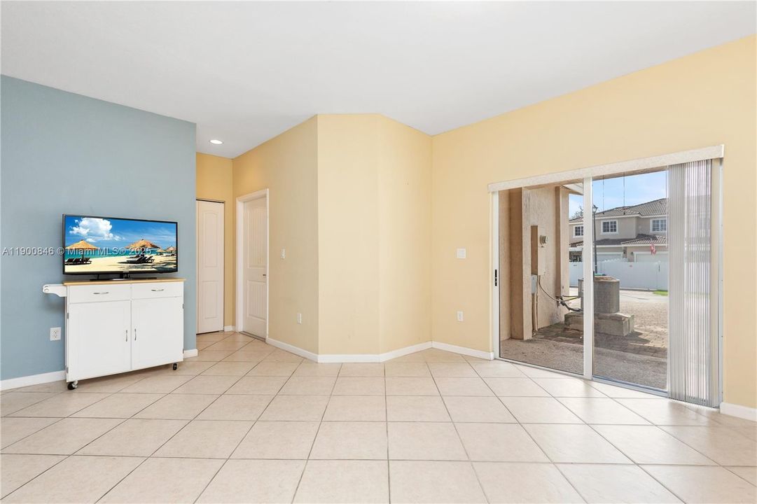 Active With Contract: $350,000 (3 beds, 2 baths, 1580 Square Feet)