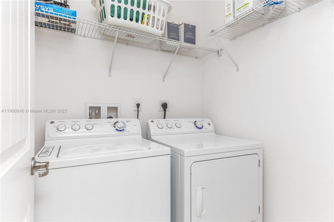 Active With Contract: $350,000 (3 beds, 2 baths, 1580 Square Feet)