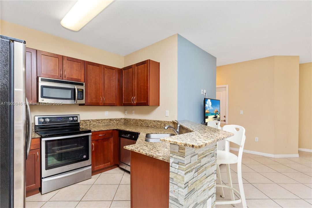 Active With Contract: $350,000 (3 beds, 2 baths, 1580 Square Feet)