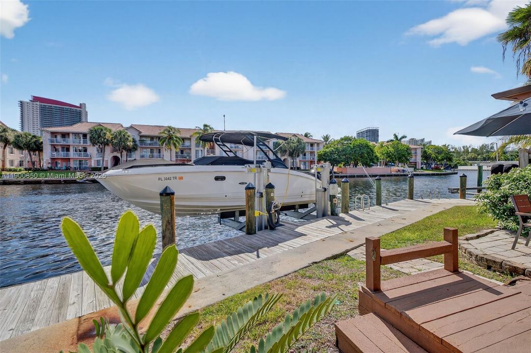 На продажу: $875,000 (3 спален, 2 ванн, 1680 Квадратных фут)