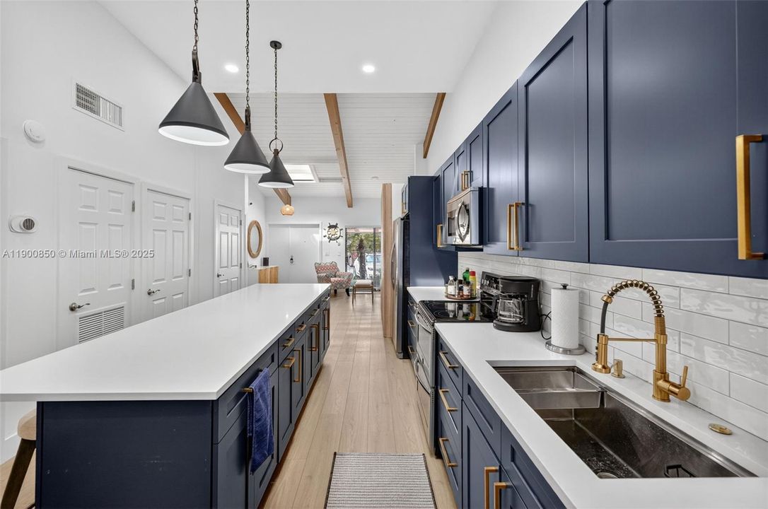 На продажу: $875,000 (3 спален, 2 ванн, 1680 Квадратных фут)