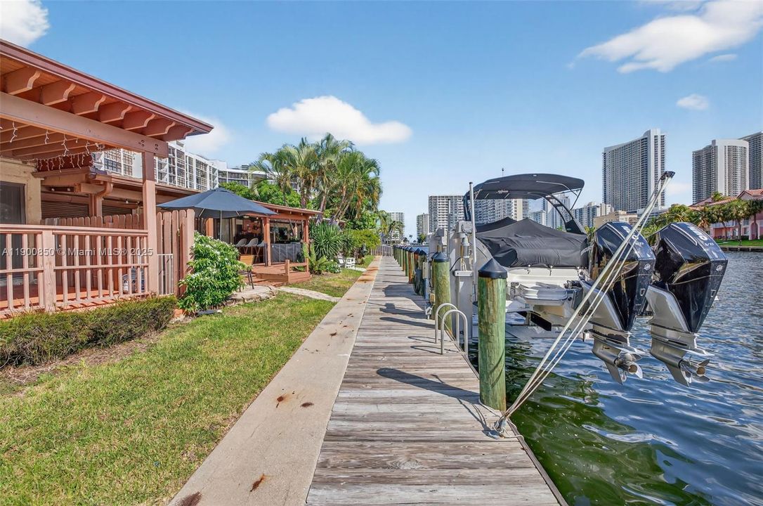 На продажу: $875,000 (3 спален, 2 ванн, 1680 Квадратных фут)