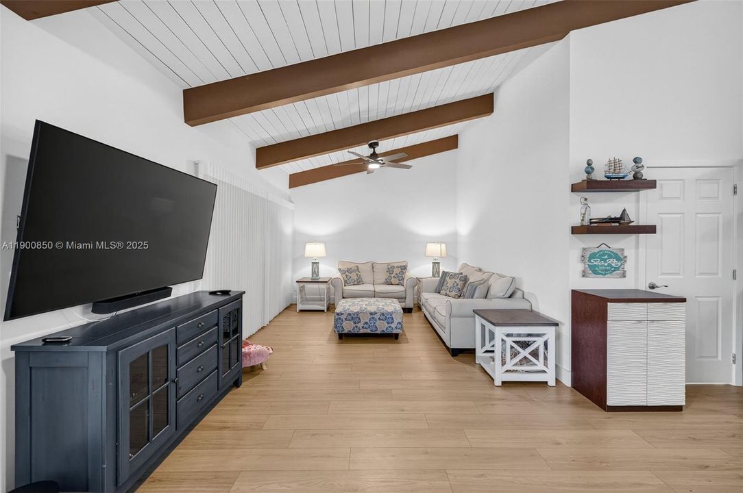 На продажу: $875,000 (3 спален, 2 ванн, 1680 Квадратных фут)