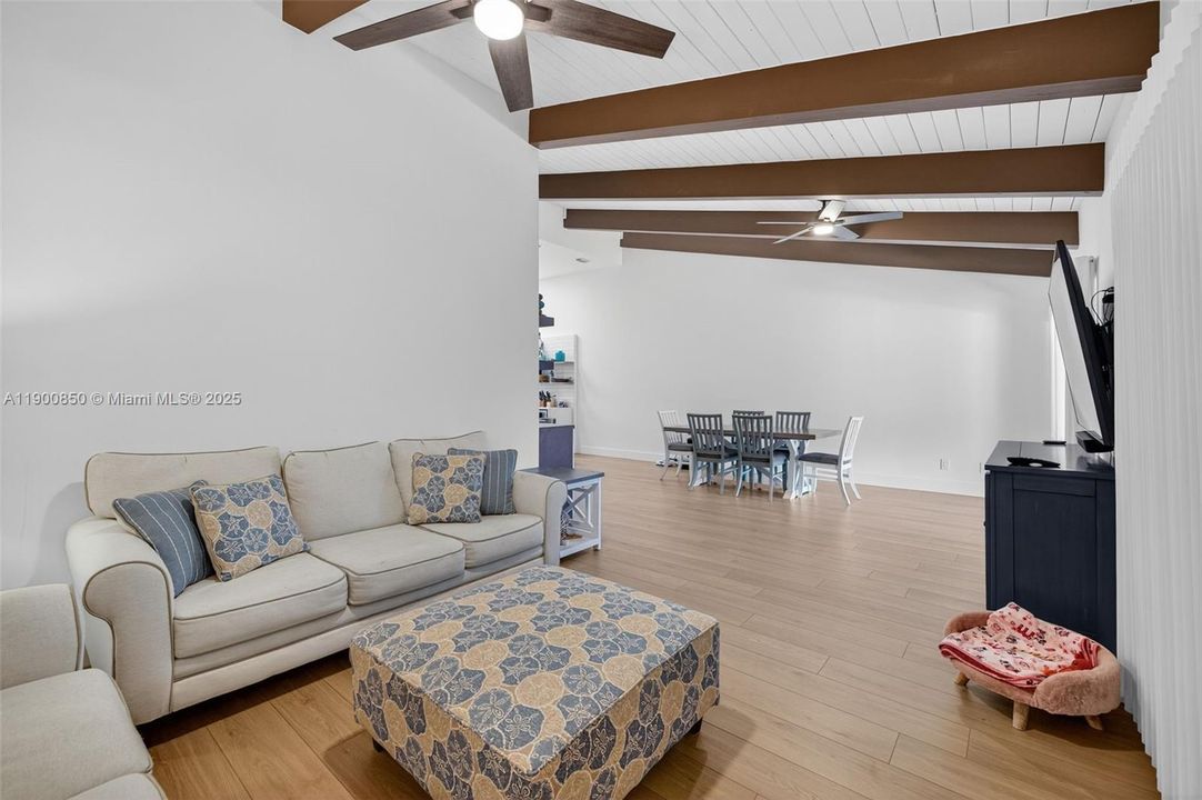 На продажу: $875,000 (3 спален, 2 ванн, 1680 Квадратных фут)