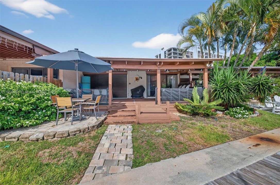 На продажу: $875,000 (3 спален, 2 ванн, 1680 Квадратных фут)