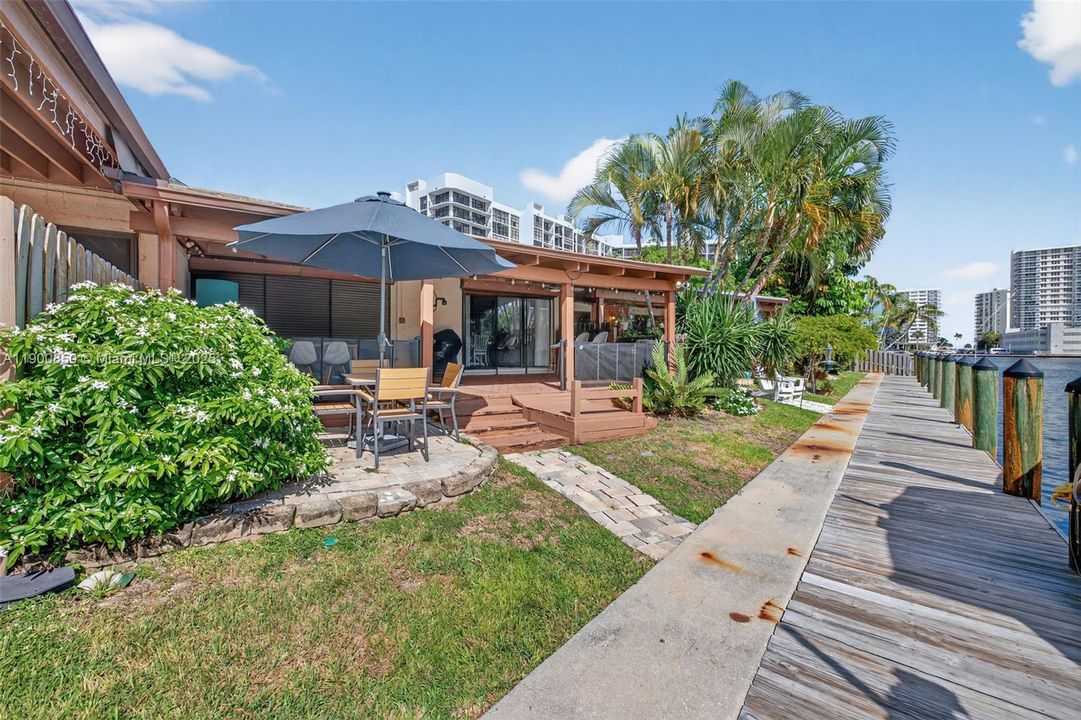 На продажу: $875,000 (3 спален, 2 ванн, 1680 Квадратных фут)