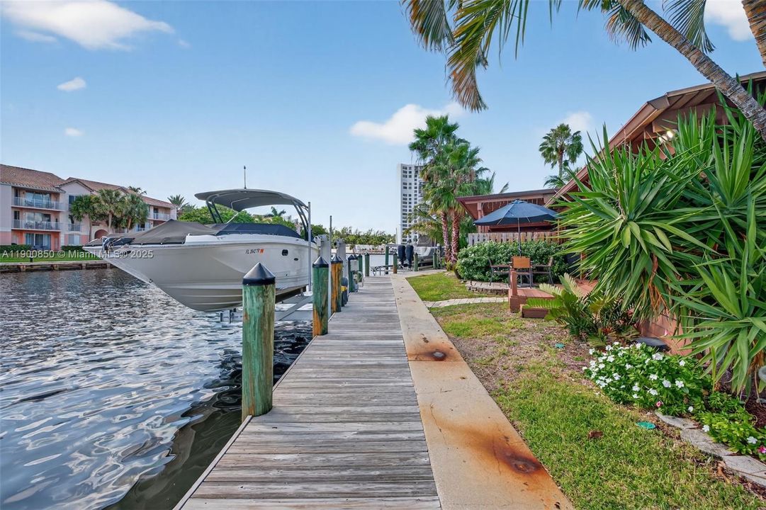 На продажу: $875,000 (3 спален, 2 ванн, 1680 Квадратных фут)