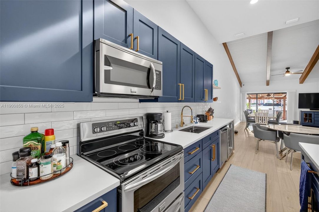 На продажу: $875,000 (3 спален, 2 ванн, 1680 Квадратных фут)