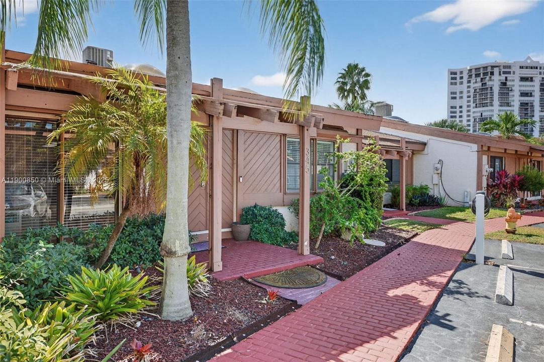 На продажу: $875,000 (3 спален, 2 ванн, 1680 Квадратных фут)